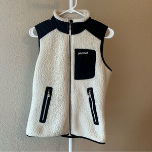 Marmot women’s Wiley polartec Sherpa fleece vest black and white size small